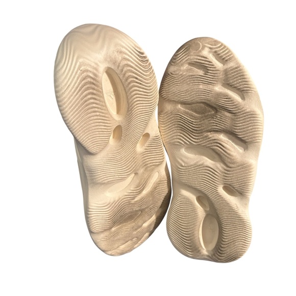 Men’s Adidas Yeezy foam runner size 12 - Picture 8 of 9